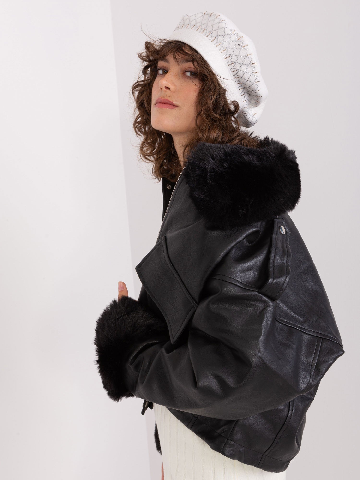 Czapka-AT-CZ-231605.04P-ecru